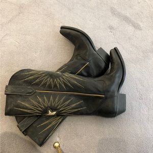 Golden goose boot size 37